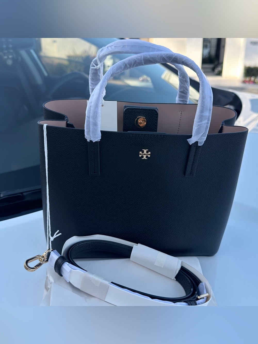 Tory Burch Black Pebbled Leather Crossbody Tote with Gold Logo - Picture 4 of 6